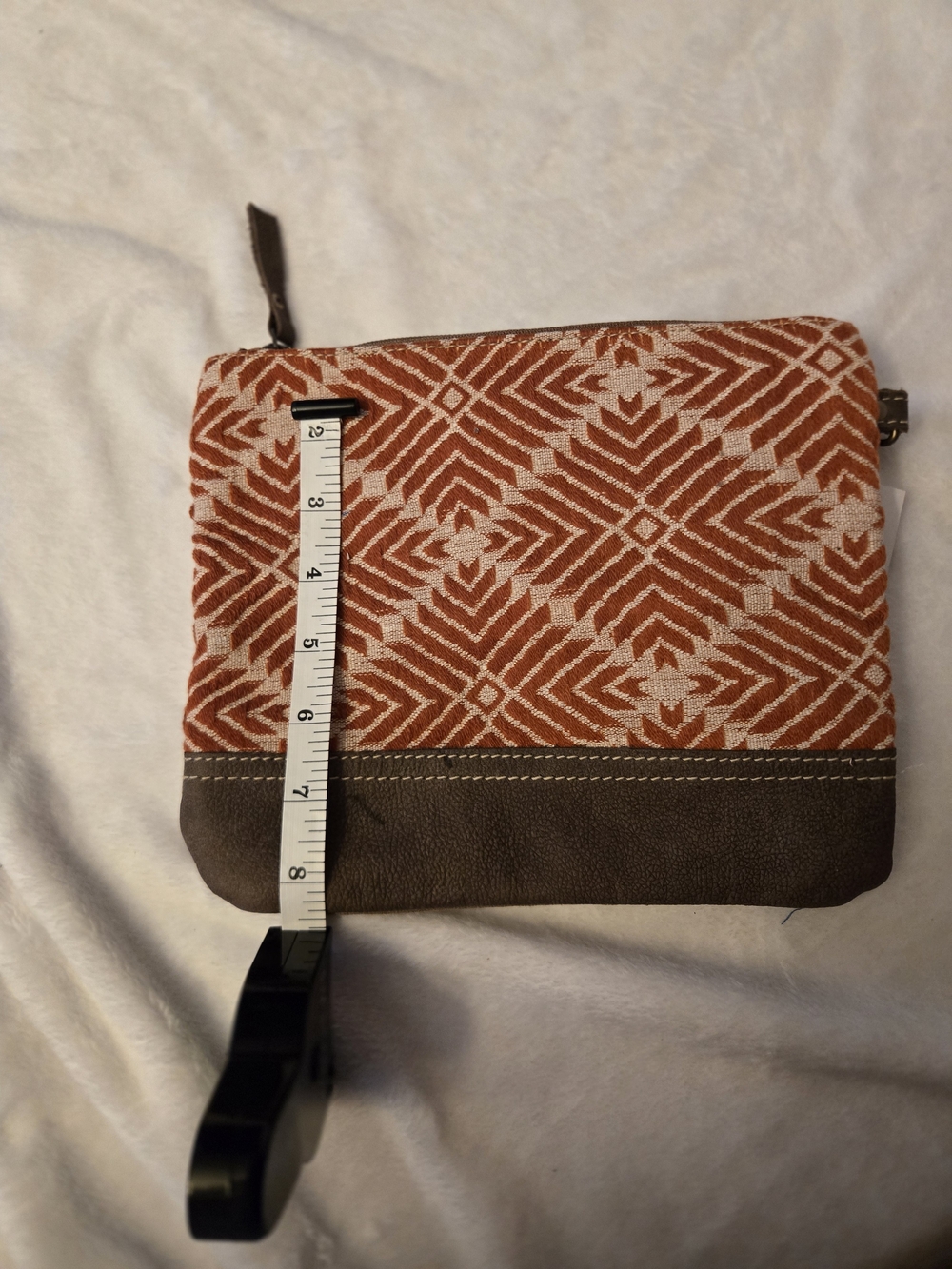 OLAY Orange and Brown Geometric Wristlet Clutch - Picture 4 of 7